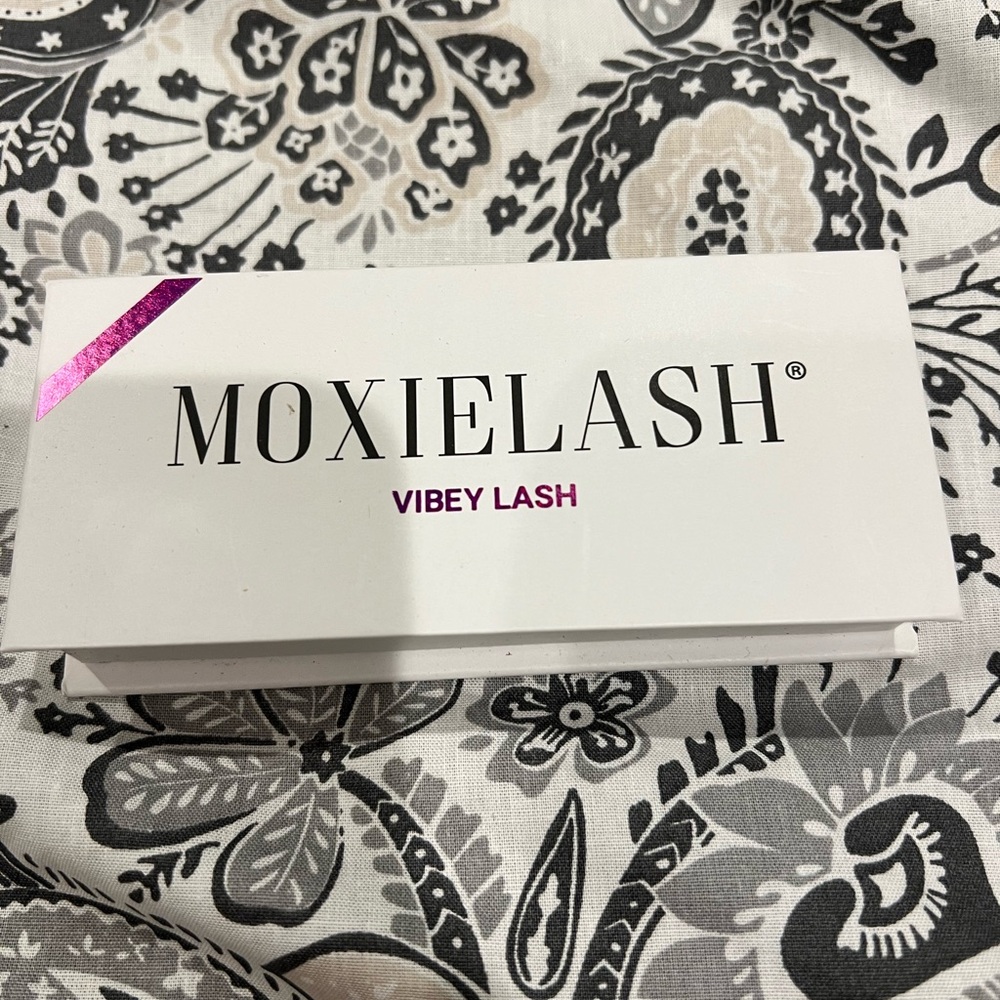 New Moxielash Magnetic Vibey Lash